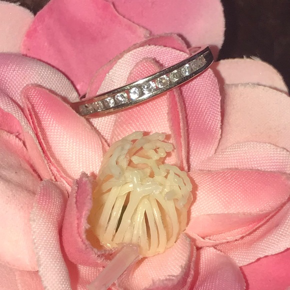 10k white Gold Genuine Diamond Band - Picture 13 of 14